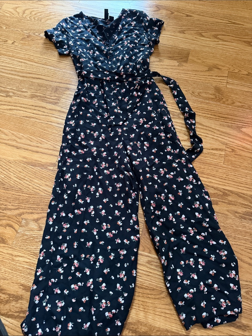 Women’s Volcom Floral Short-Sleeve Wrap Jumpsuit in Black and Pink- Like New.